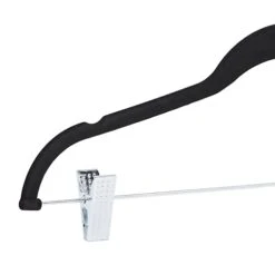 Amazon Basics Velvet, Non-Slip Skirt Clothes Hangers With Clips, Pack Of 24, Black/Silver -Songmics Furniture Shop 31nTM6xeOuL